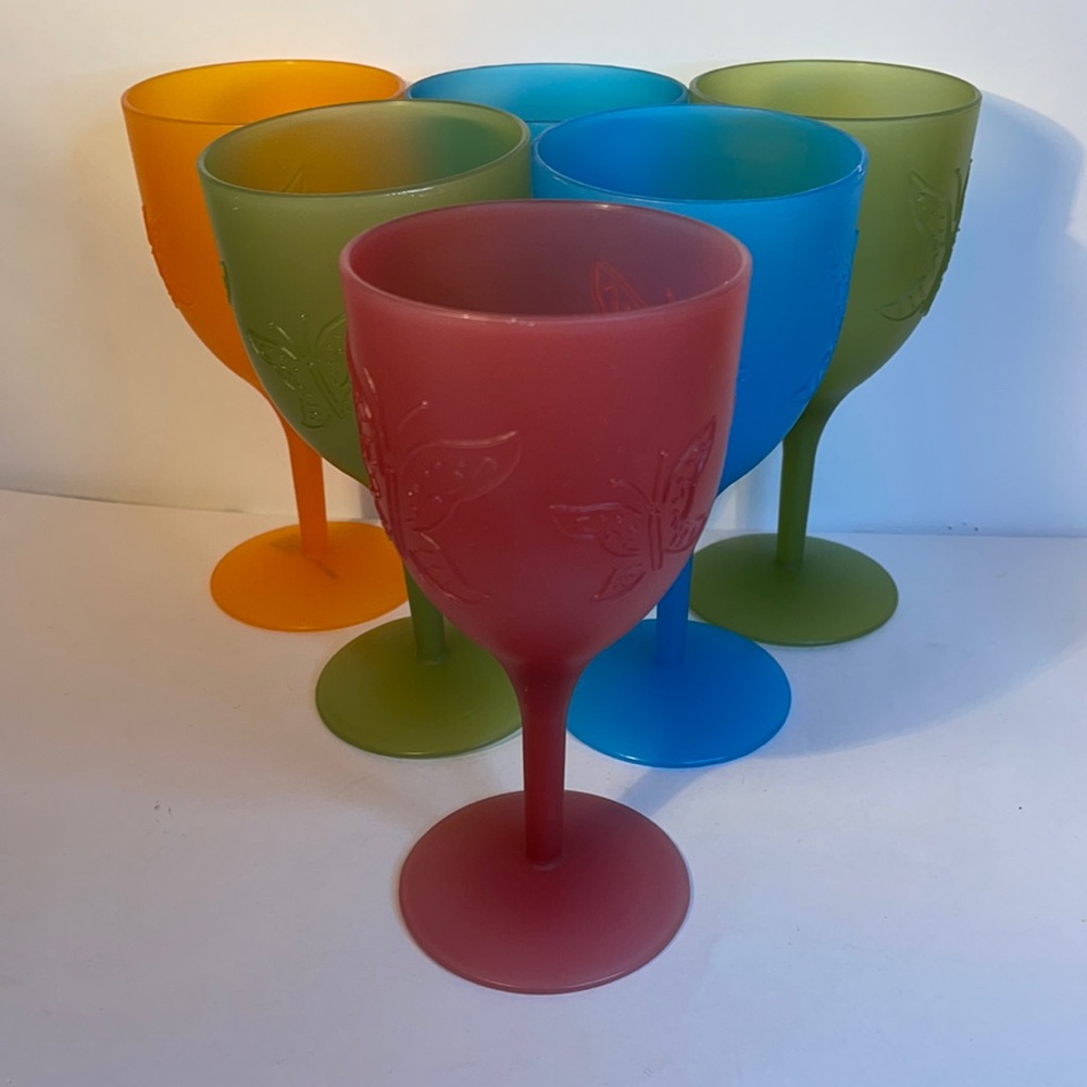 Wine glass set 6 plastic wine glasses for poolside or beach